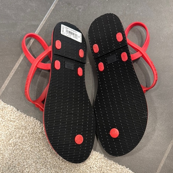 Vibrant Red T-Strap Sandals with Braided Detail - Picture 4 of 4